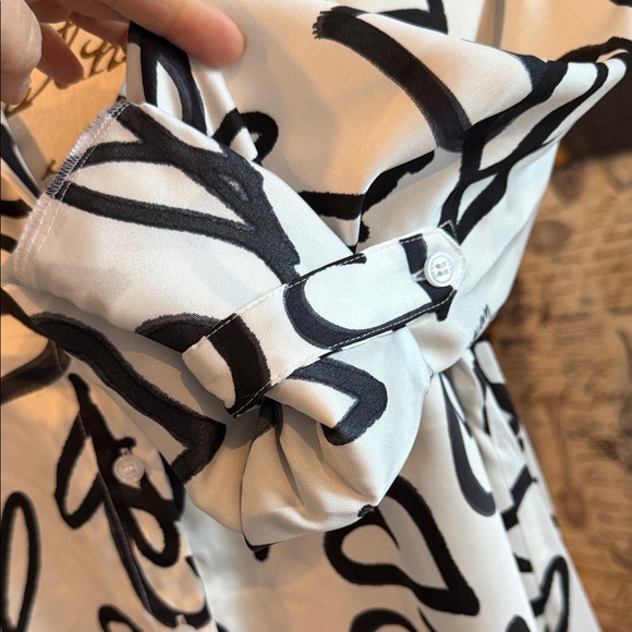 DKNY White and Black Heart Pattern Blouse - Picture 9 of 16